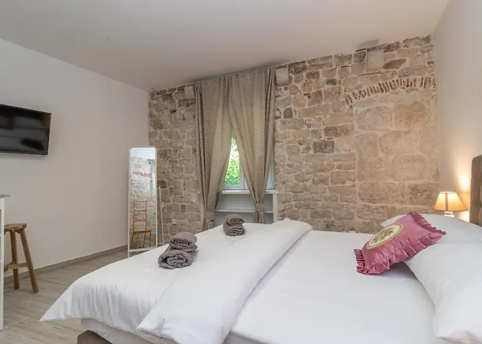 Studios Kadena Trogir - 18Th Century Stone House