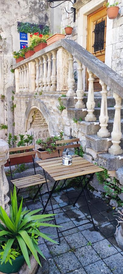 Apartman Kadena - 18th Century Stone House *