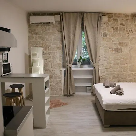 Studios Kadena Trogir - 18Th Century Stone House Exterior photo