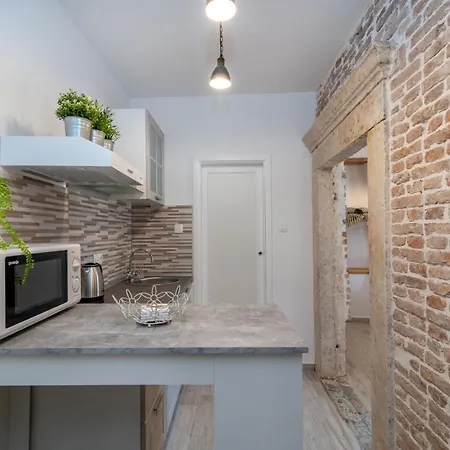 Studios Kadena Trogir - 18Th Century Stone House Exterior photo