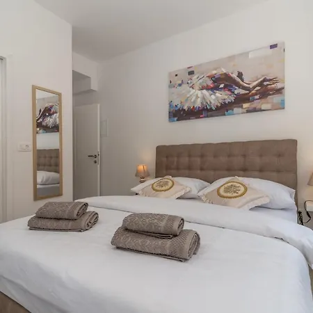 Studios Kadena Trogir - 18Th Century Stone House Exterior photo