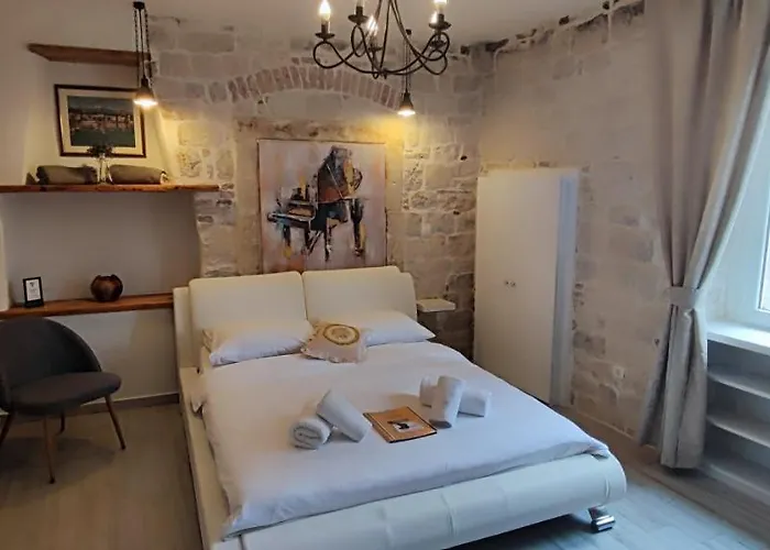Studios Kadena Trogir - 18Th Century Stone House