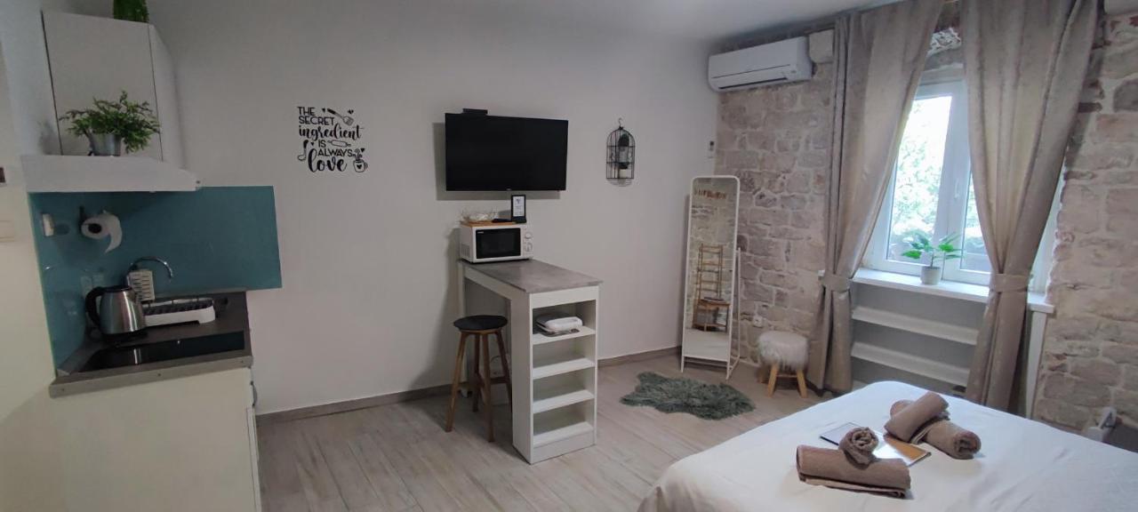 Kadena - 18th Century Stone House