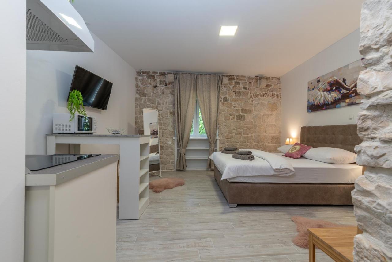 Apartment Kadena - 18th Century Stone House